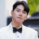 Lee Yi Kyung Bolak-balik Ditanya Kapan Nikah, Neneknya Sampai Putus Asa