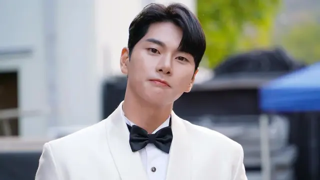 Lee Yi Kyung Bolak-balik Ditanya Kapan Nikah, Neneknya Sampai Putus Asa